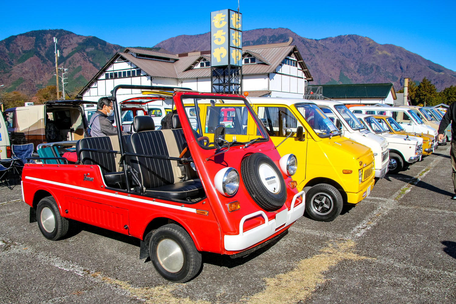 昭和の軽自動車が200台大集合！ 「富士サンロクミーティング」に集まっ