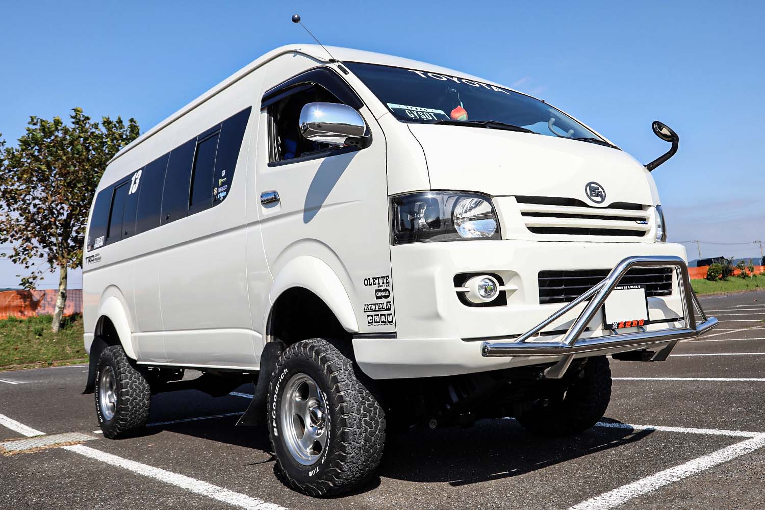 驚異の25センチアップ！ トヨタ「ハイエース」の新時代アゲスタイルは