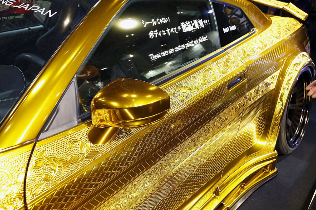 画像ギャラリー】全身に彫りの入った金ピカ日産「R35 GT-R」が