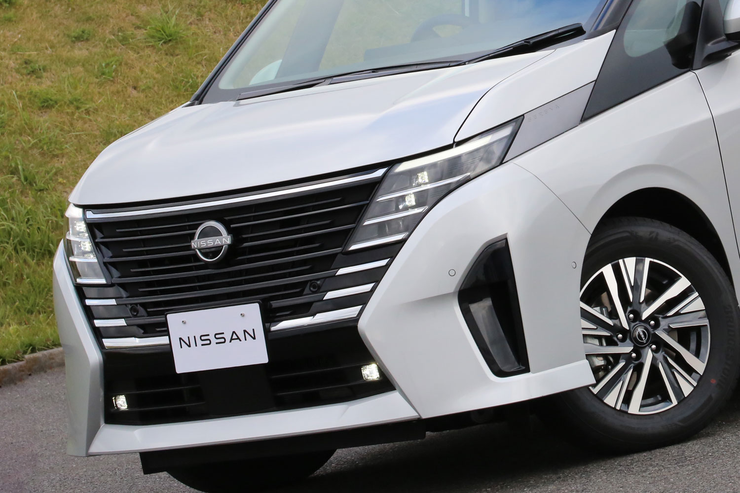 日産「セレナ」は新型の方が旧型より「愛犬家仕様」です