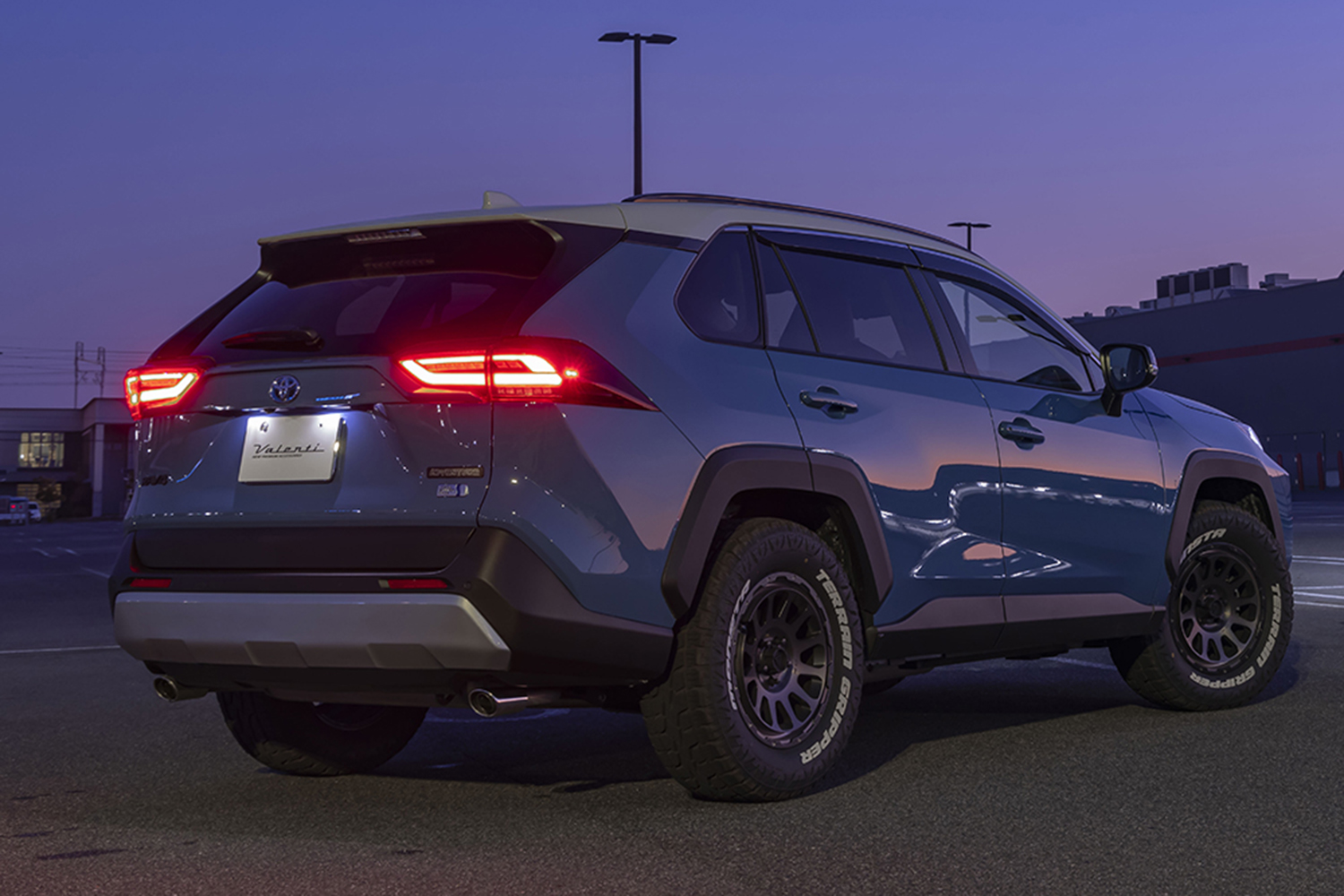 トヨタ「RAV4」用の「ジュエルLEDテールランプ ULTRA」登場！ 美しいリアビューを演出する「ヴァレンティ」人気アイテムとは〈PR〉 |  ～カスタム・アウトドア・福祉車両・モータースポーツなどのカーライフ情報が満載～ AUTO MESSE WEB（オートメッセウェブ）