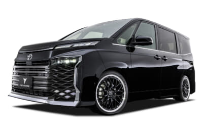 ノヴァリスアセットM1を装着するヴォクシー