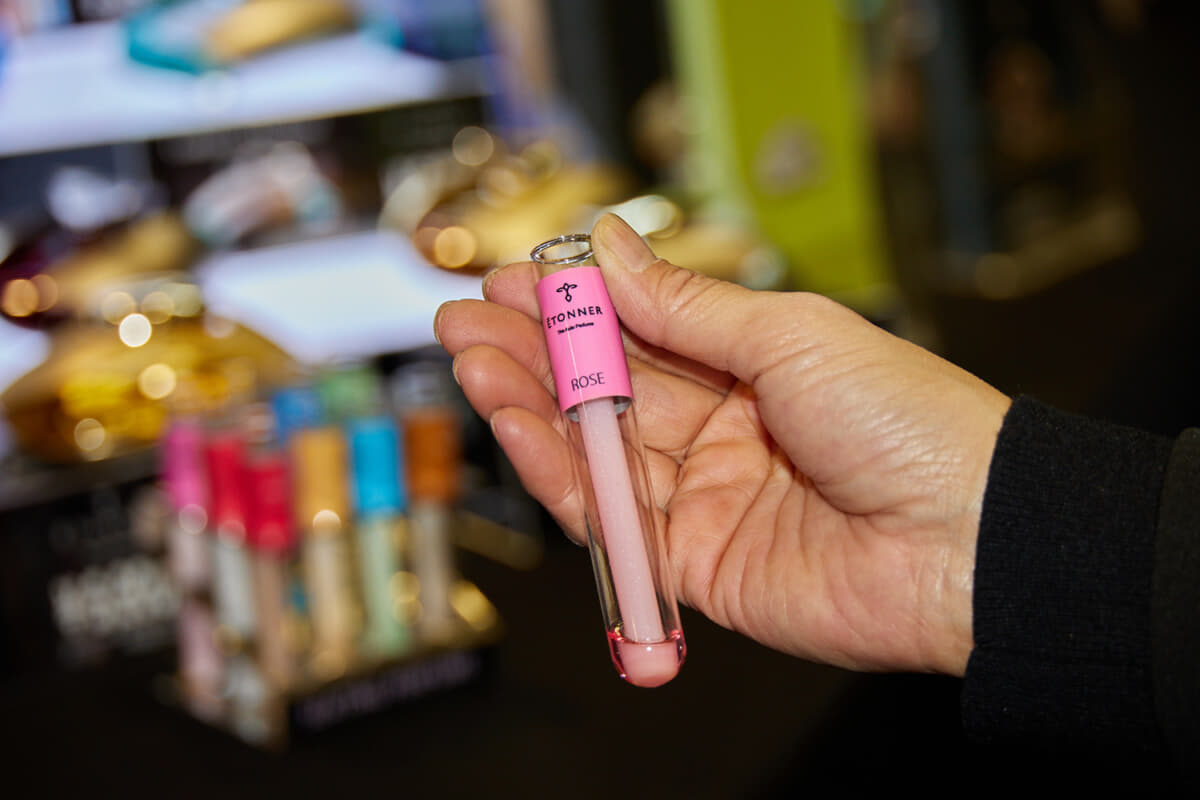 天然エッセンスを使用した香水