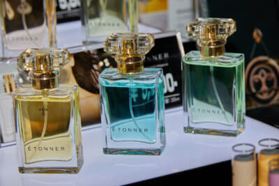 香水の色味にも注目