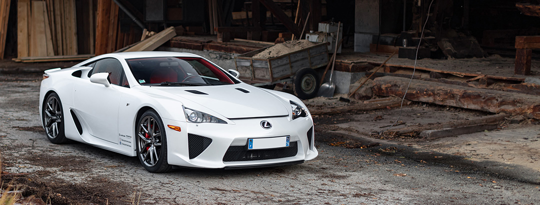 1億円で落札！ レクサス「LFA」に新車価格の3倍弱のプレ値がついた！ 至高のV10エンジンにはその価値あり