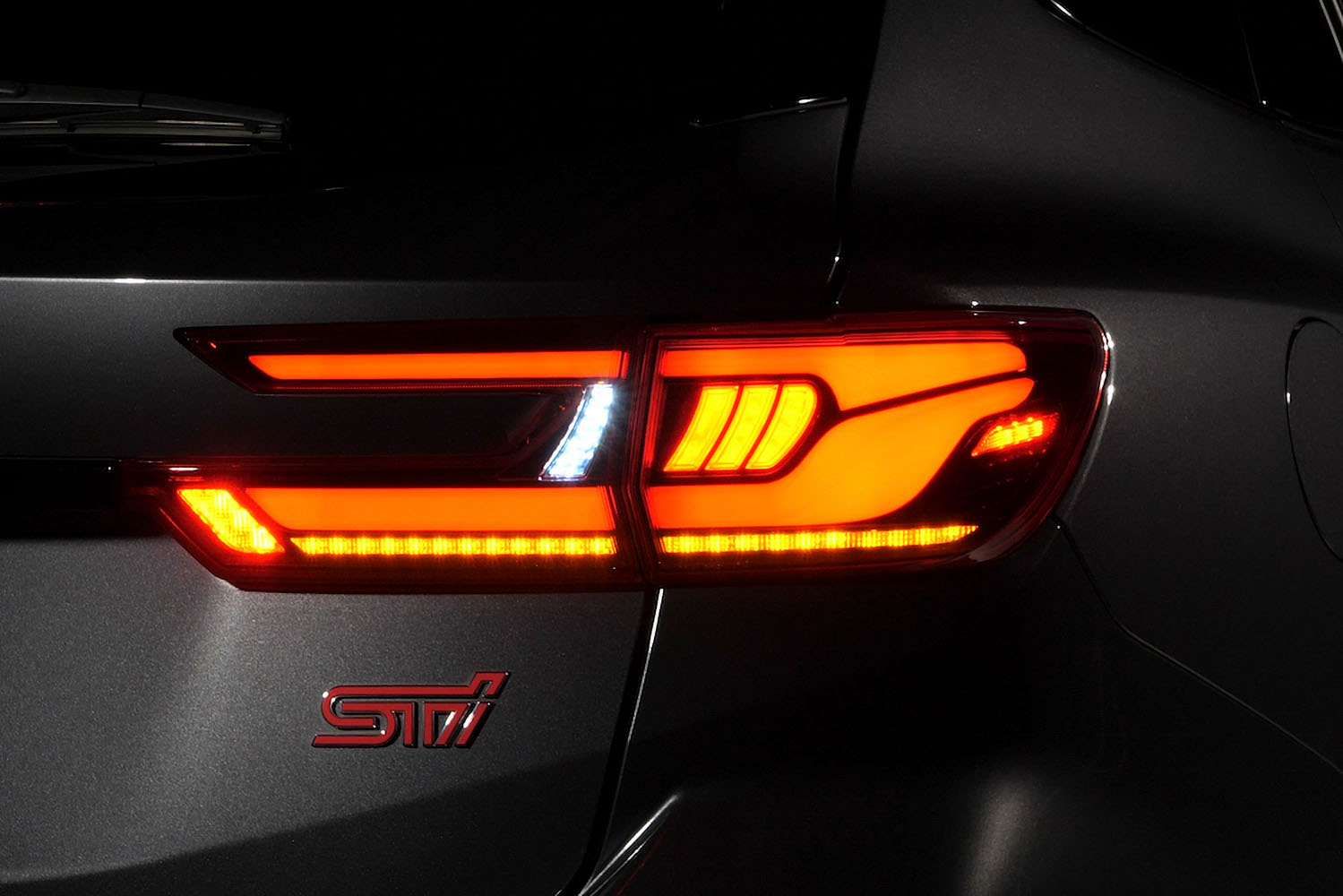 スバル「レヴォーグ」＆「WRX」に人気のモーション点灯をプラス