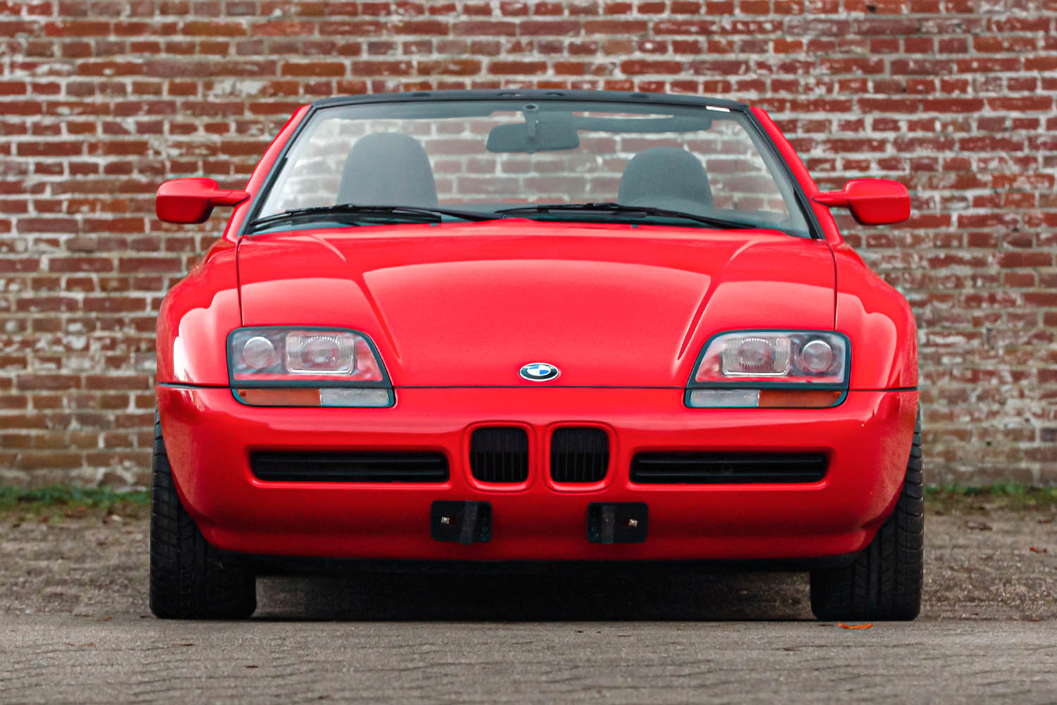 走行距離99万9997キロだけど未使用車!? バブル時代のBMWのカルトカー