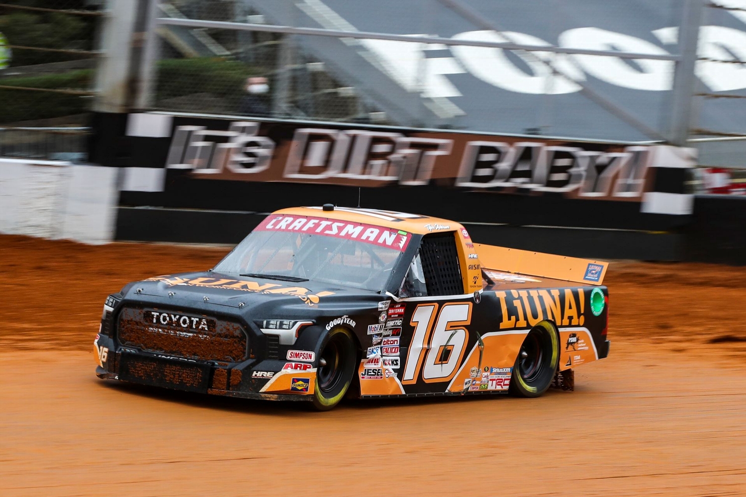 痛恨のクラッシュ！ ダートコースの第6戦はリタイヤで終わった「HRE16