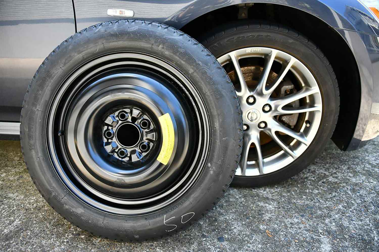 スペアタイヤとは？ 最近の自動車が積まなくなった背景や交換方法