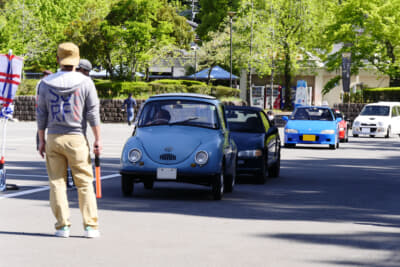 さまざまな年式の軽自動車が集結