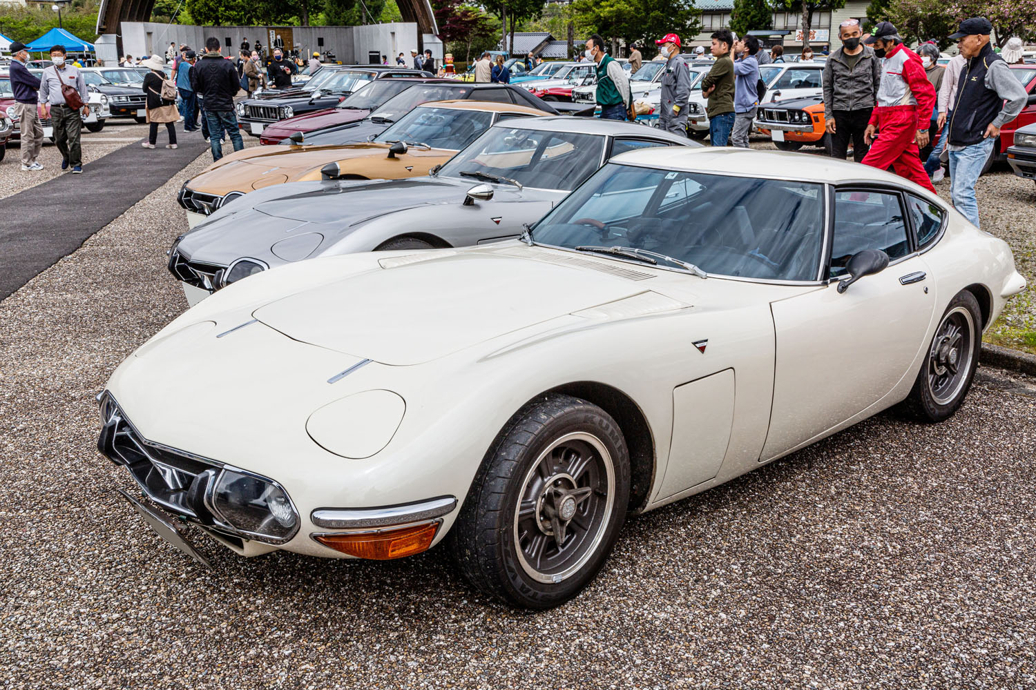 国宝級の名車トヨタ「2000GT」が3台並んだ！ 岐阜で旧車150台が