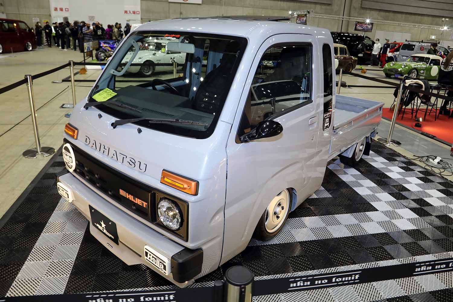 懐かしの丸目「マユゲ」フェイスの「ハイゼット」！ こだわりの