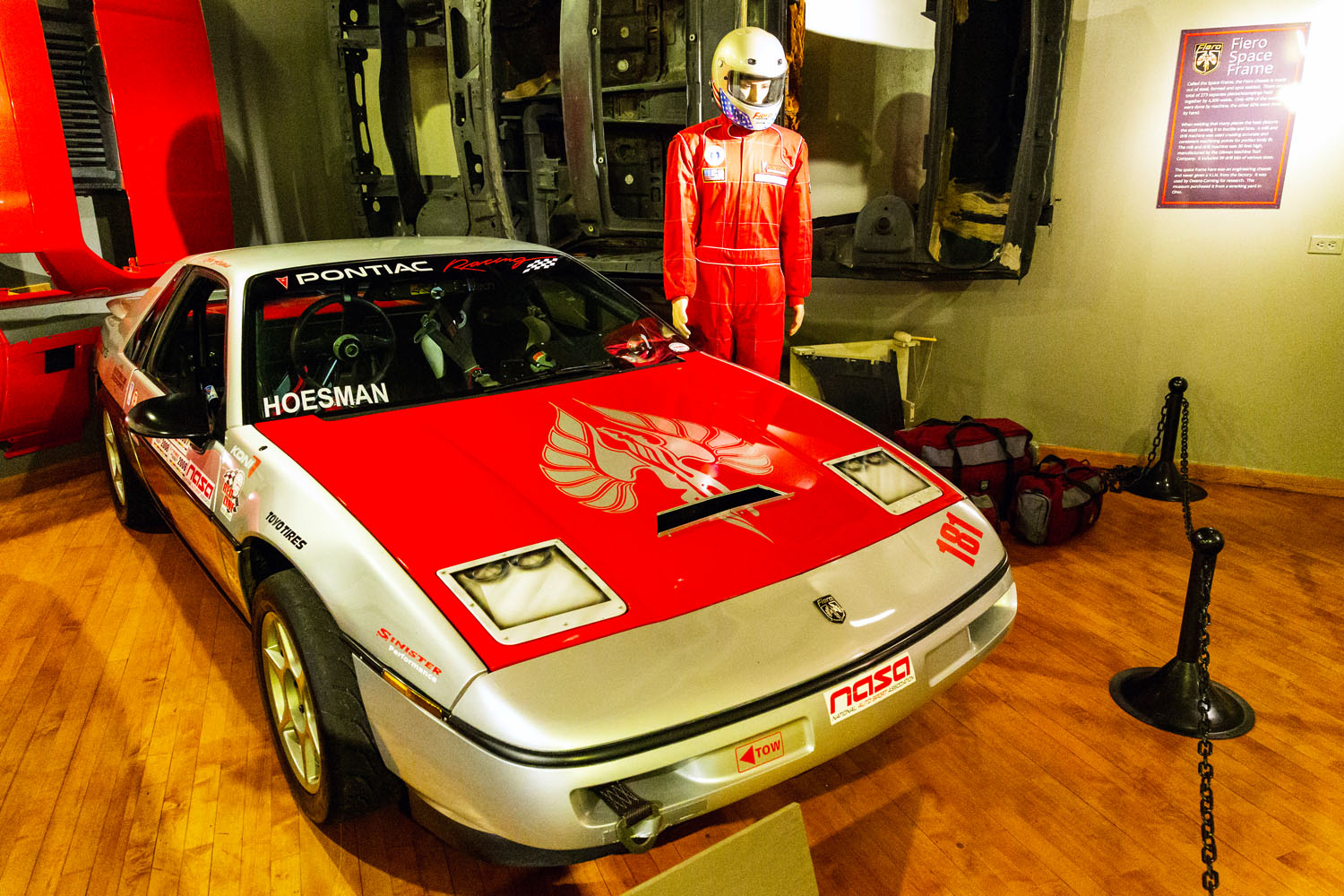 ポンティアック博物館に「ファイヤーバード」で連れて行ってもらう