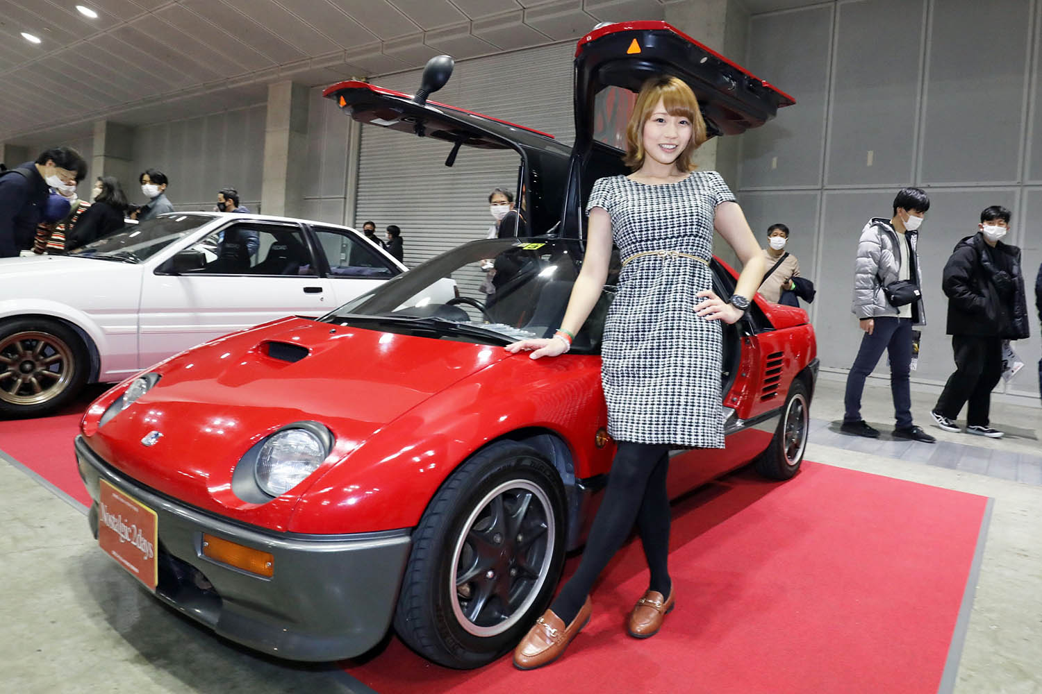 彼女がマツダ「AZ-1」を増車したワケとは？ ピンクの日産「R35