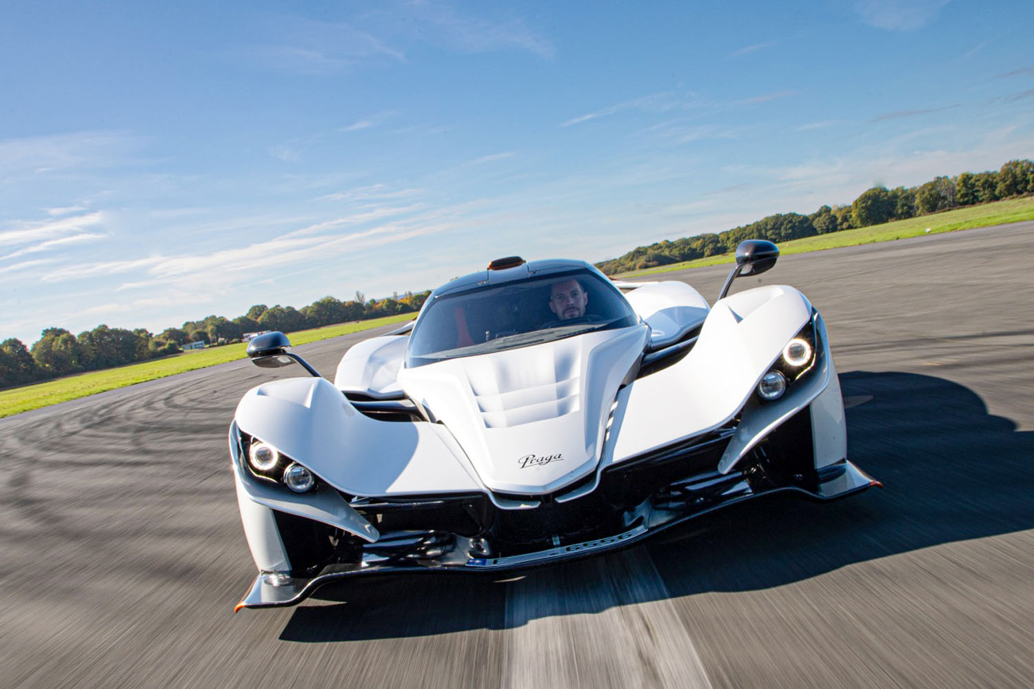 2億1400万円のチェコ製ハイパーカー「ボヘマ」とは？「R35 GT-R」用