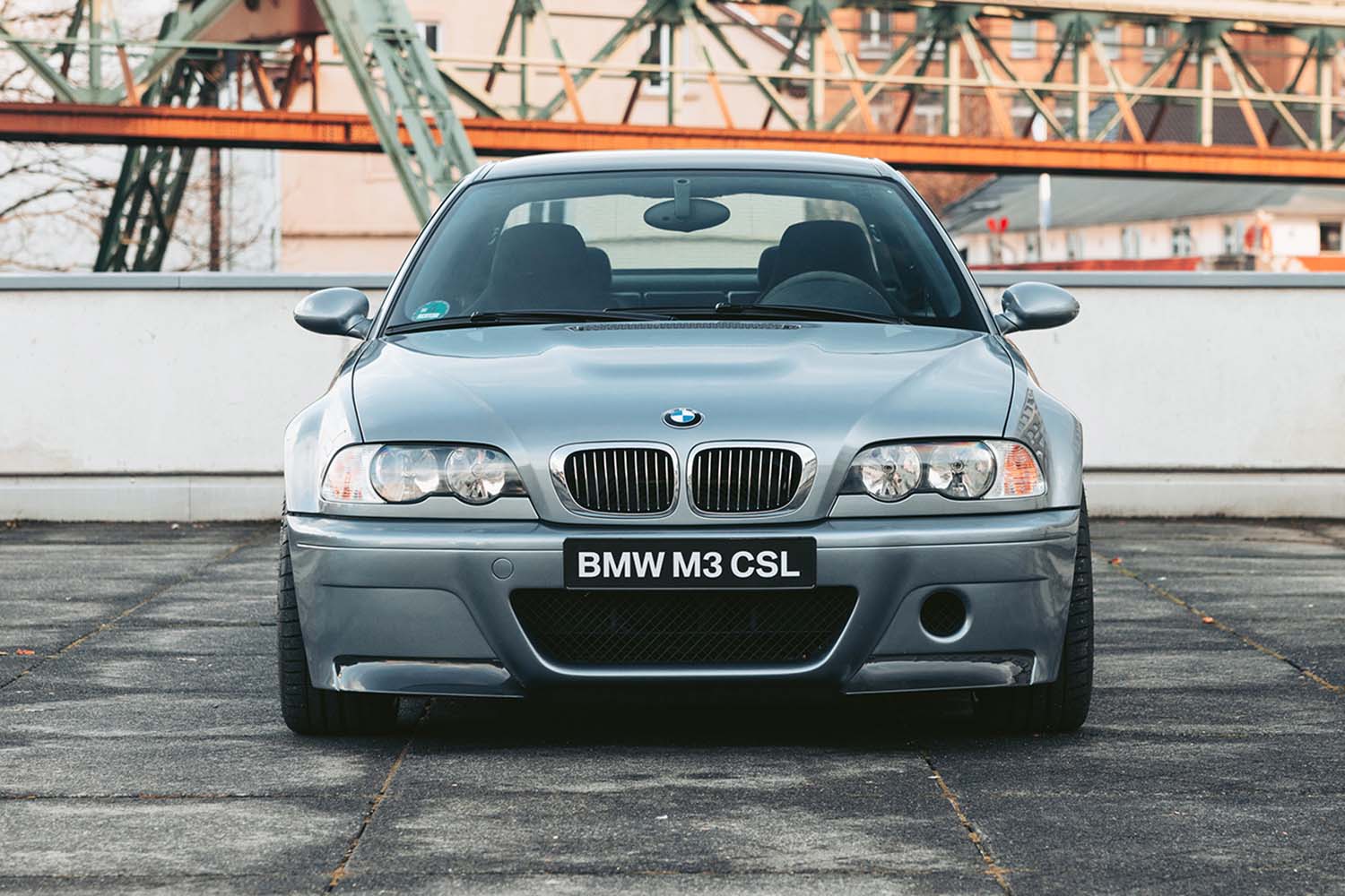 新車価格の2倍！ BMW「M3 CSL」が2000万円オーバーで落札！ 究極のNA直