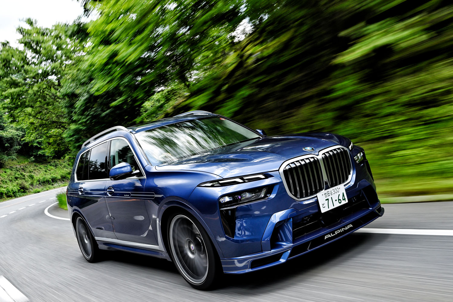 BMWアルピナの最上級SUV「XB7」に試乗！ 想像以上のスポーティさを備え