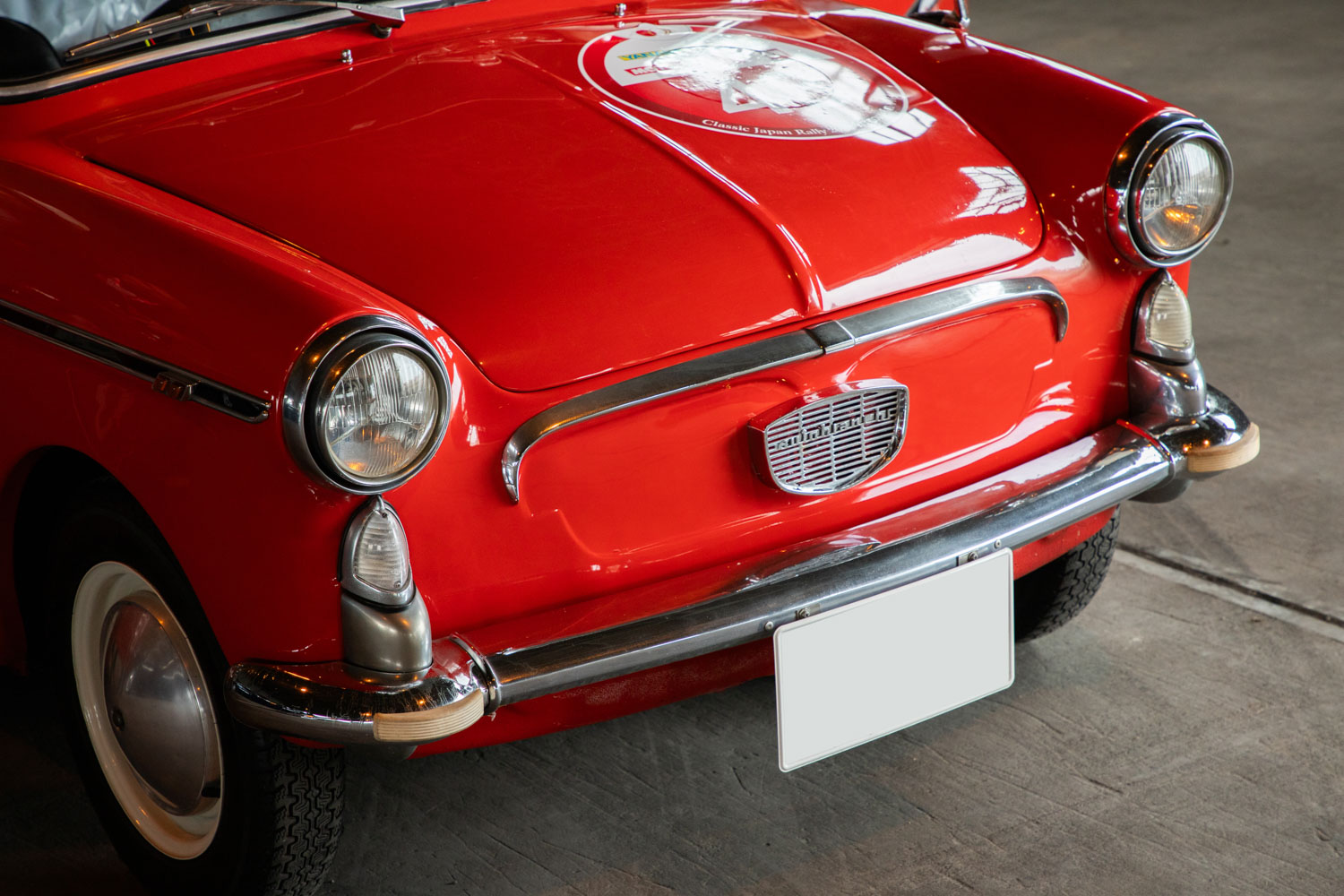 フィアット「500」ベースのカブリオレとは？ オードリー・ヘプバーンが