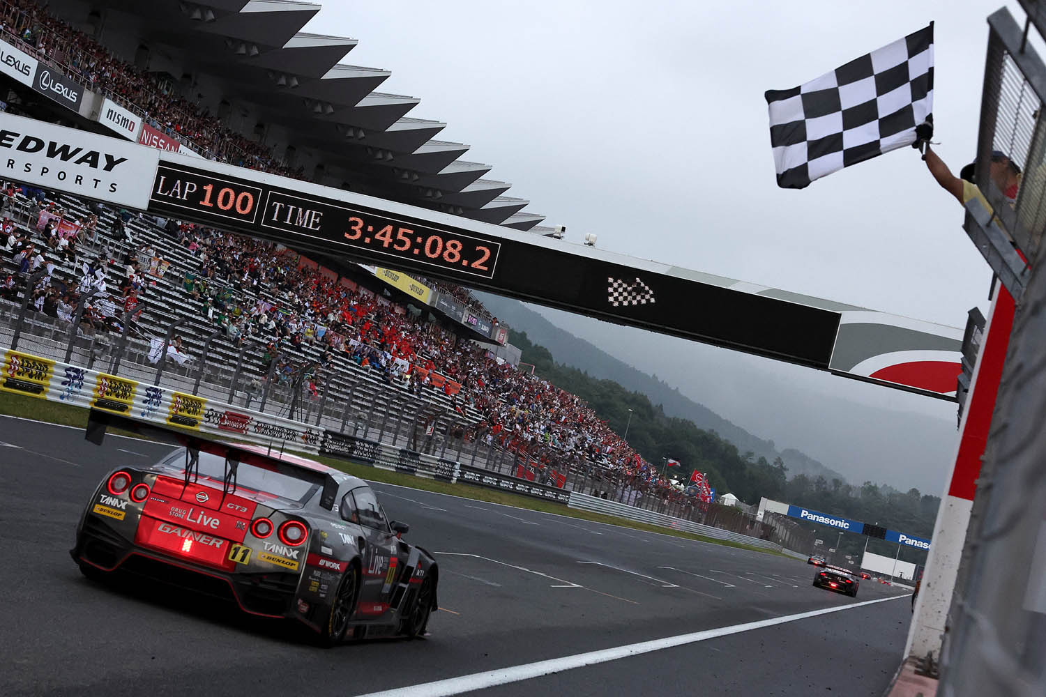 SUPER GT第4戦・富士GT300クラスは「GAINER TANAX GT-R」が優勝