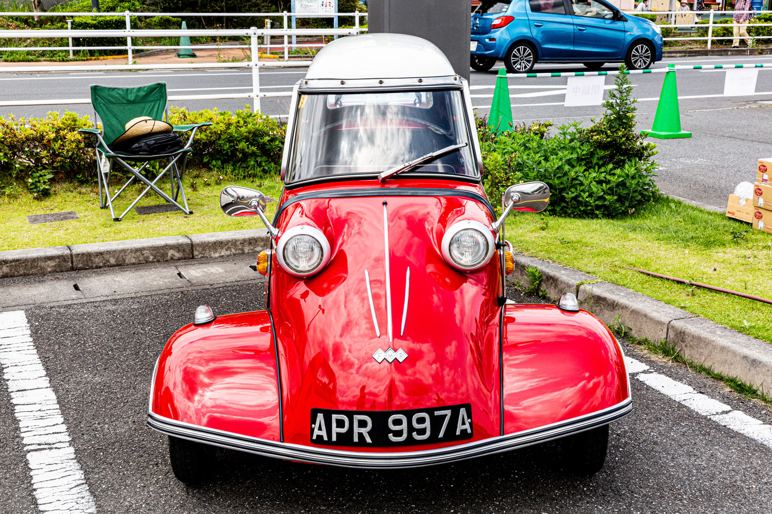 超コンパクトな3輪車「メッサーシュミット」で夫婦仲よく
