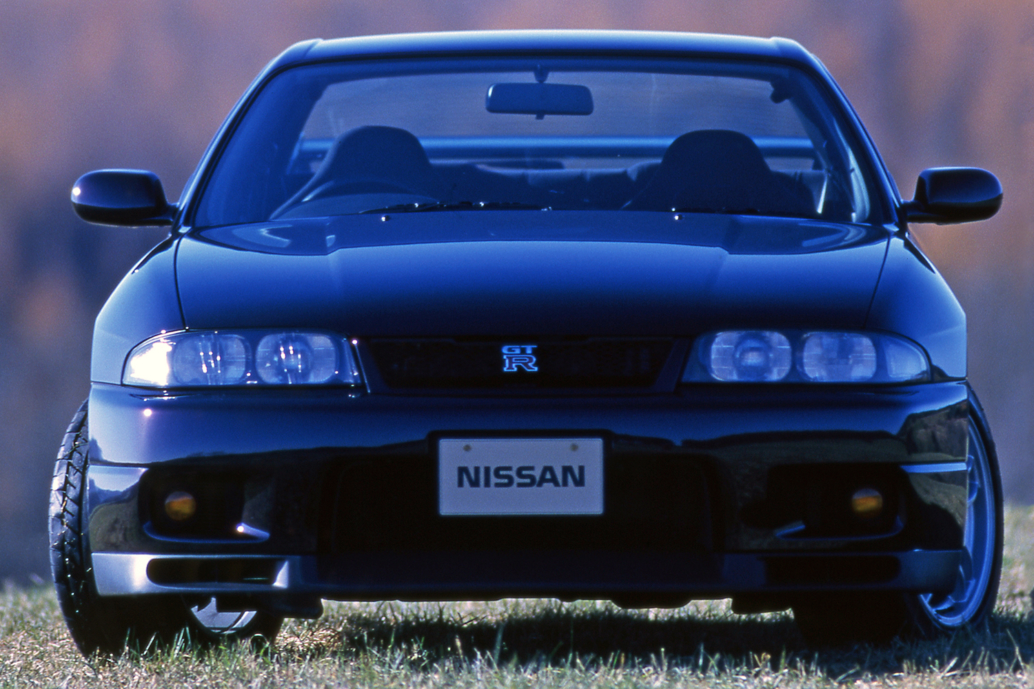 日産R33「スカイラインGT-R」の進化の系譜とは？ ル・マン参戦に4ドア