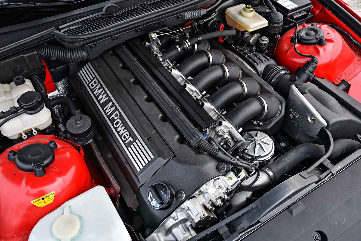 BMW-ビック6エンジンカムカバー販売 紅く