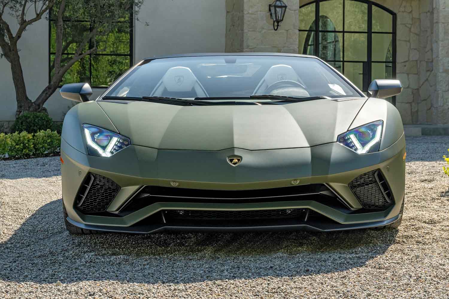 陸自仕様!?のランボルギーニは1億1800万円！ 最後の「アヴェン