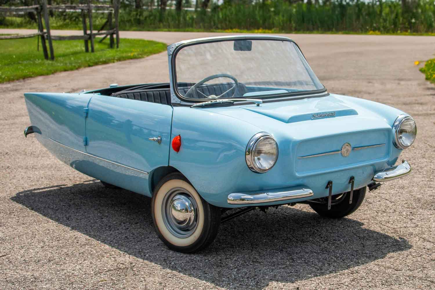 謎の3輪マイクロカーが約1240万円で落札！ 改造されたフリスキー