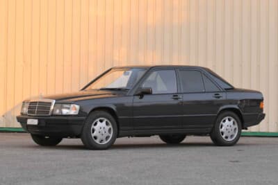 1万3800スイスフラン（邦貨換算約227万円）で落札されたルセデス・ベンツ「190E 2.3」C）Courtesy of RM Sotheby's