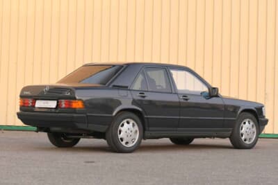 1万3800スイスフラン（邦貨換算約227万円）で落札されたルセデス・ベンツ「190E 2.3」C）Courtesy of RM Sotheby's