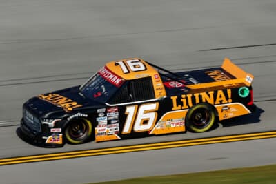 16号車は、予選のスピードが上がらず決勝レースは後方からのスタートとなってしまっていたが、順調に順位を上げていったところでクラッシュに巻き込まれてしまう