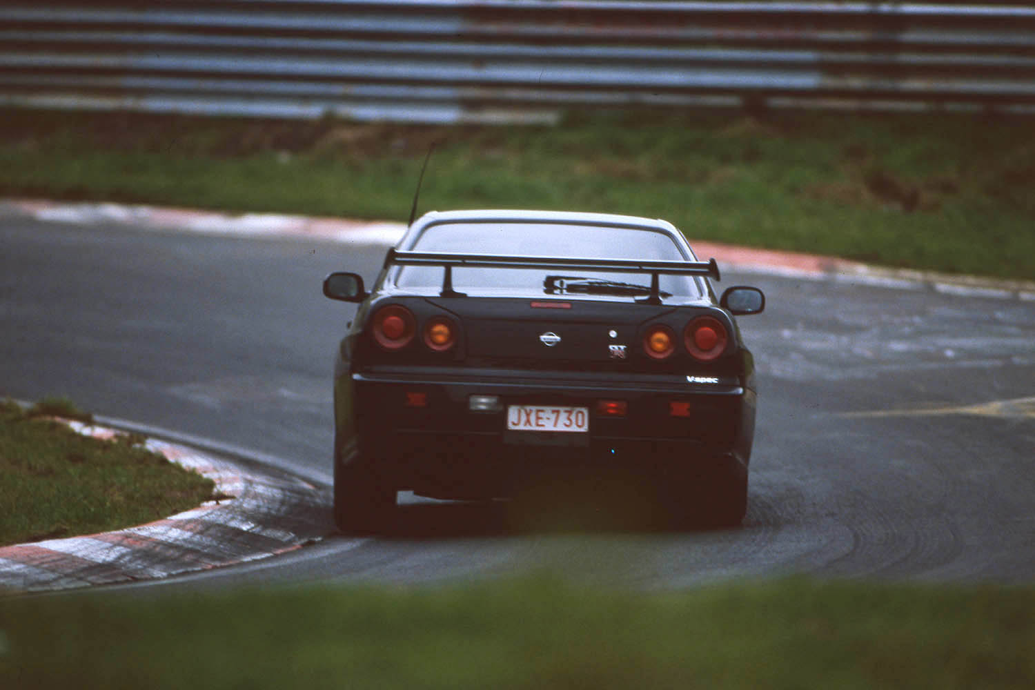 R34「GT-R」開発秘話】とことん速さを追求したR33に対して普段使い