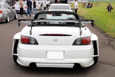 GTマシンさながらのワイドボディをまとったJ's RACING S2000