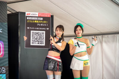 「＃64 Modulo Nakajima Racing」の津田知美さん（左）と「＃52 埼玉トヨペット Green Brave」の有栖未桜さん（右）