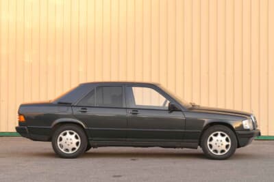 1万3800スイスフラン（邦貨換算約227万円）で落札されたルセデス・ベンツ「190E 2.3」C）Courtesy of RM Sotheby's