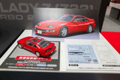 ブースには、無塗装素組みとデカールの展示もあった