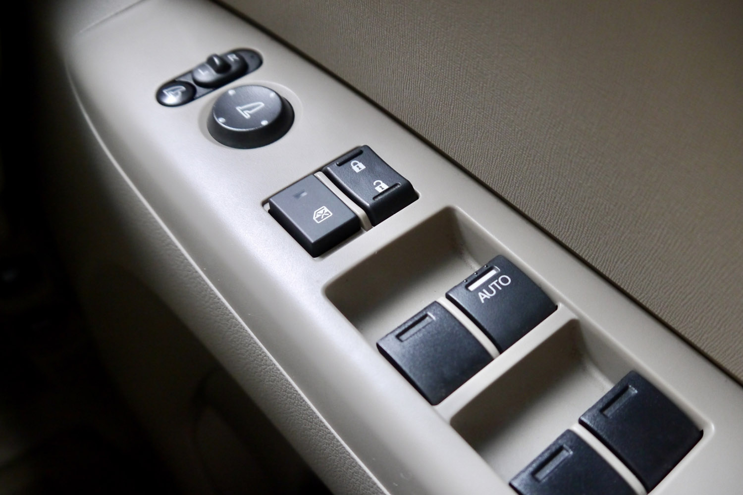 運転中はドアロックしてる？」今どきの複雑な仕組みと常にロックが安心