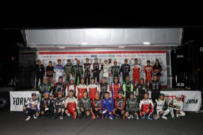 予選終了後に行われた、トップ32表彰式。単走優勝はKANTA（上段中央）、その左隣には単走2位のカッレ・ロバンペラ