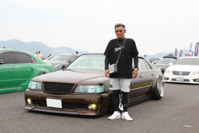 日産Y33シーマとオーナーの河合英昭さん