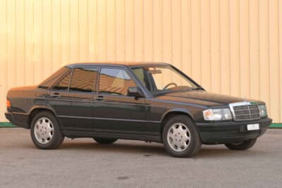 1万3800スイスフラン（邦貨換算約227万円）で落札されたルセデス・ベンツ「190E 2.3」C）Courtesy of RM Sotheby's