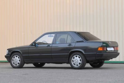 1万3800スイスフラン（邦貨換算約227万円）で落札されたルセデス・ベンツ「190E 2.3」C）Courtesy of RM Sotheby's