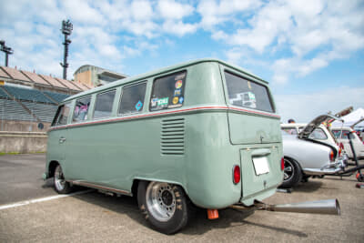 ショックはフロントがStrange、リアがKONI