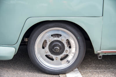 フロントがボガード製ホイールにタイヤはM&Hフロントランナー。フロントブレーキはCSPのディスク