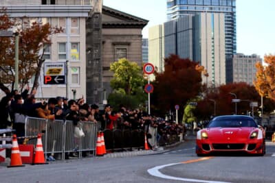 走行するのはスーパーカーの域を超えた超ハイパフォーマンス車ばかり