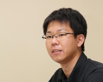 HKSマフラー開発課 森津大樹さん「排ガス浄化性能はもちろん、音量についても余裕のある設計なので末長くご愛用いただけます。ぜひお試しください」