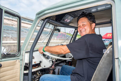 クラシックVWでのドラッグレースにハマって10年以上が経つ“ミドバス”さん