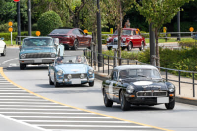 MG B、オースティン ヒーレー スプライトMk. IIに続き諏訪さんのファルコンが千鳥ヶ淵を快走