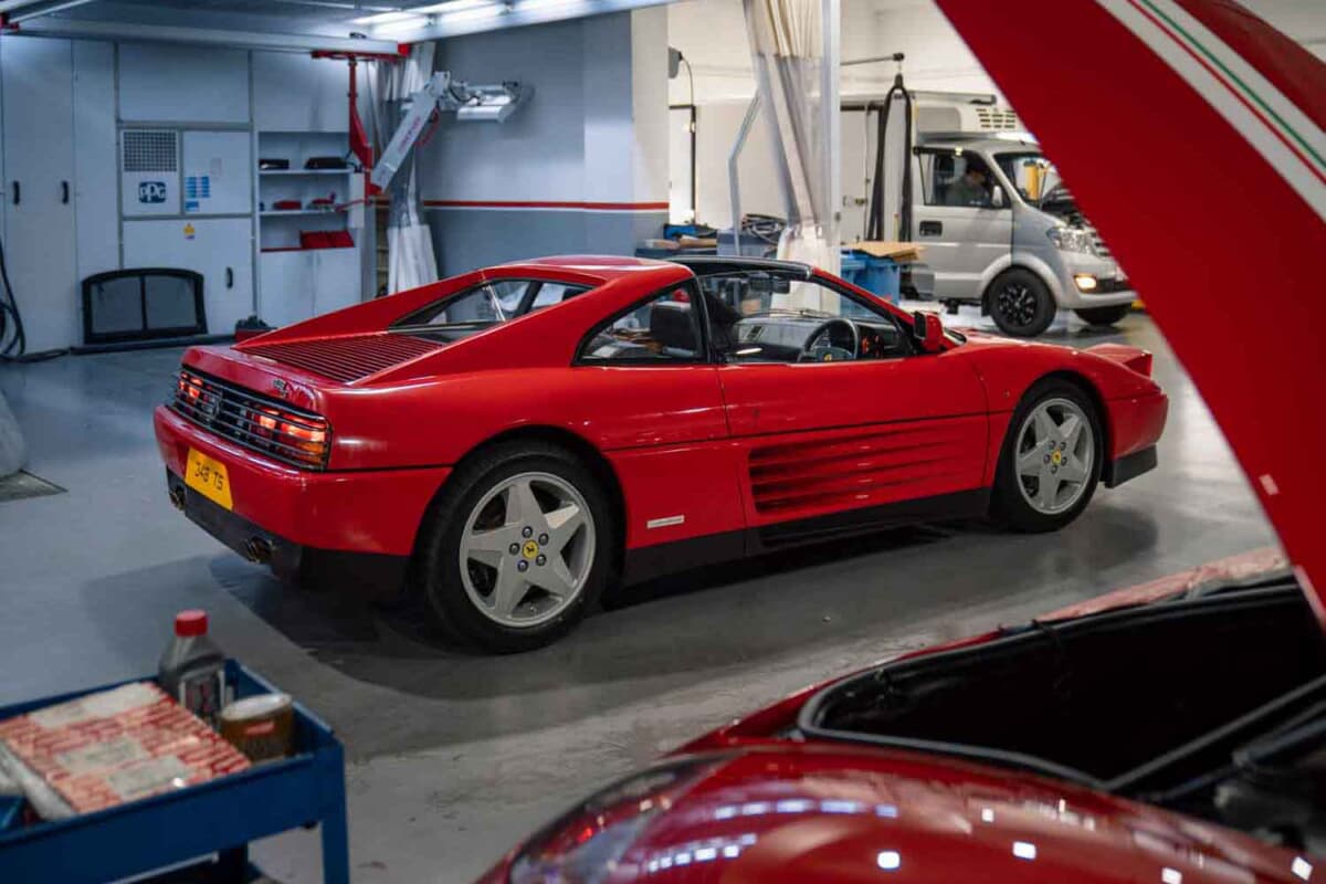 4万8300ポンド（邦貨換算約894万円）で落札されたフェラーリ「348ts」（C）Courtesy of RM Sotheby's