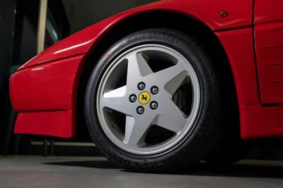 4万8300ポンド（邦貨換算約894万円）で落札されたフェラーリ「348ts」（C）Courtesy of RM Sotheby's