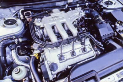 アルミ製シリンダーブロックを採用したV6 DOHCエンジン